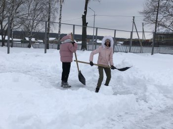 Любишь кататься - люби и ... каток чистить!